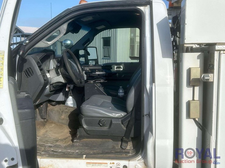 2014-ford-f550-image-18
