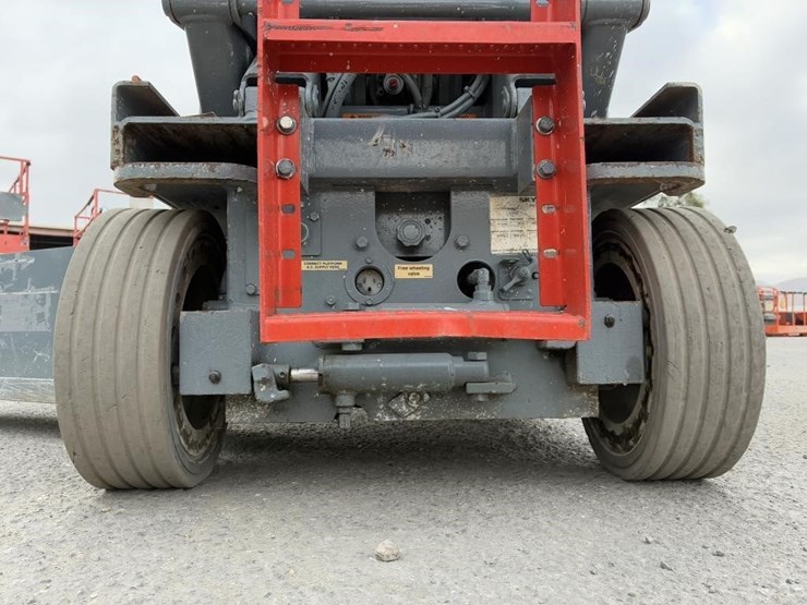 2005-skyjack-sj-3226-scissor-lift-image-13