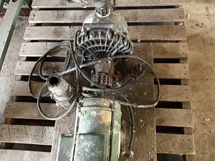 220-single-phase-pump-with-fittings-image-1