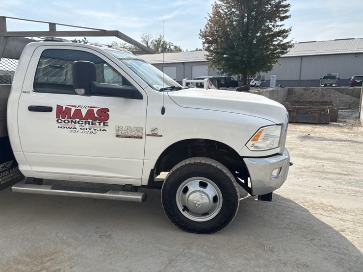 2016-dodge-ram-3500-image-10