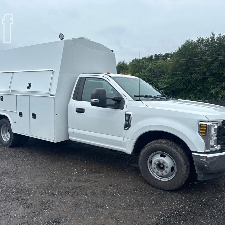 2019 FORD F350 XL