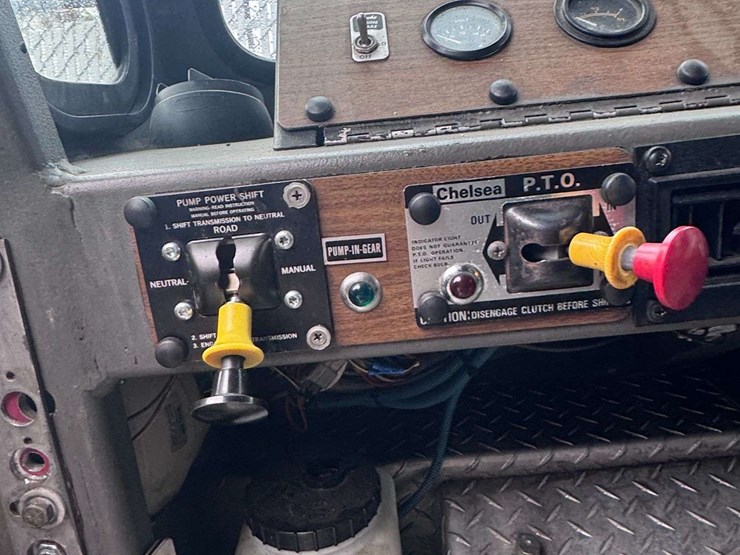 1984-e-one-ladder-truck-image-28