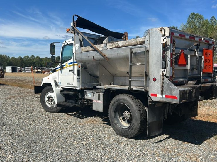 #1963-•-2010-dump-&-spreader-truck*-image-3