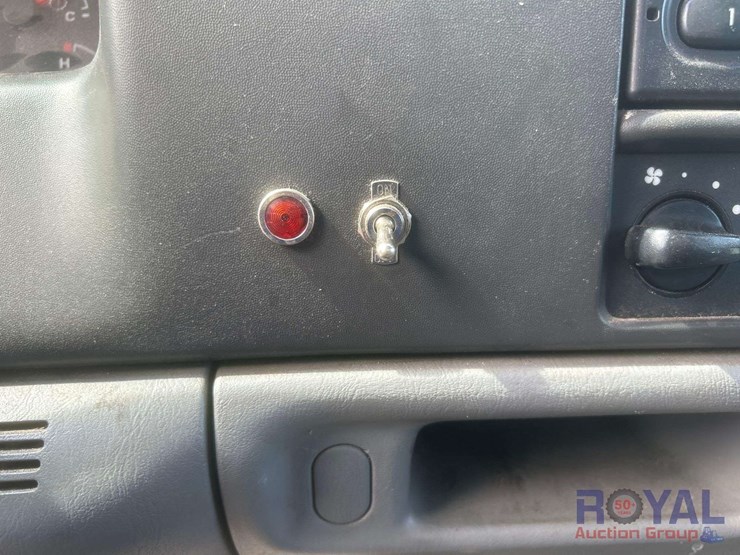2004-ford-f550-image-18