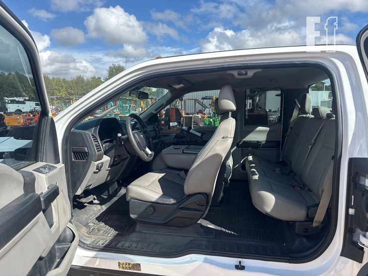 2017-ford-f350-xl-image-17