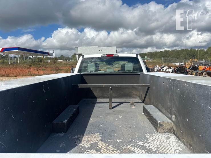 2017-ford-f350-xl-image-16