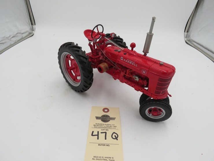 farmall-model-h-1/12th-scale-tractor-image-1