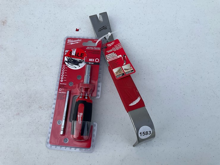 #1583-•-milwaukee-screw-driver-and-pry-bar-image-1