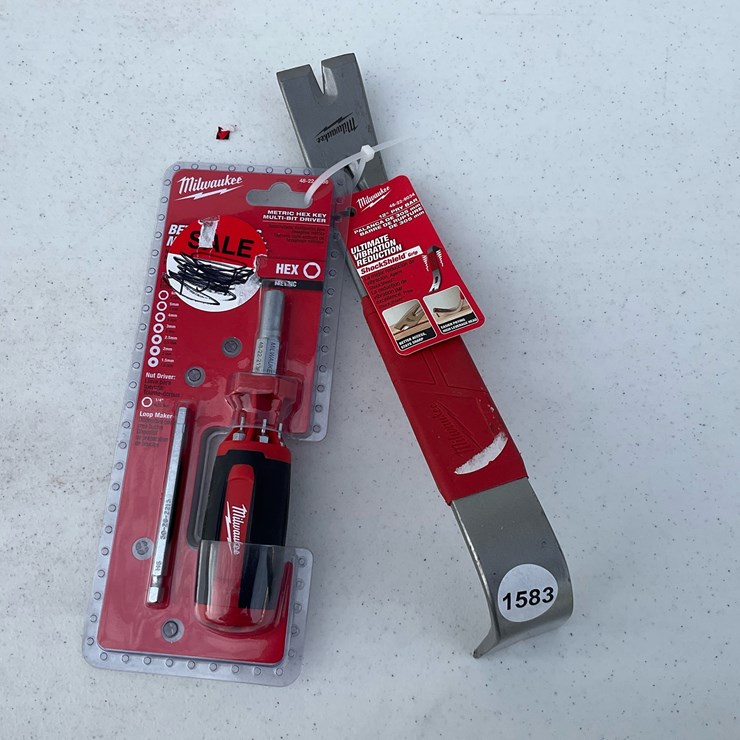 #1583 • Milwaukee Screw Driver And Pry Bar