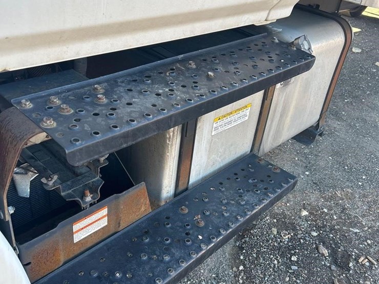 2019-hino-268-image-14