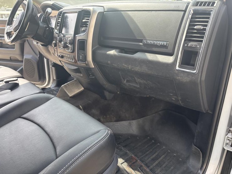 2017-dodge-ram-3500-image-33