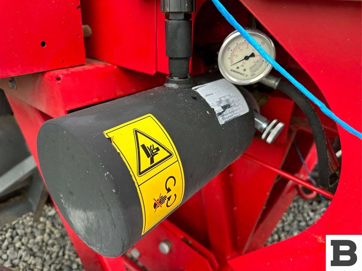 2016-massey-ferguson-1842-image-23