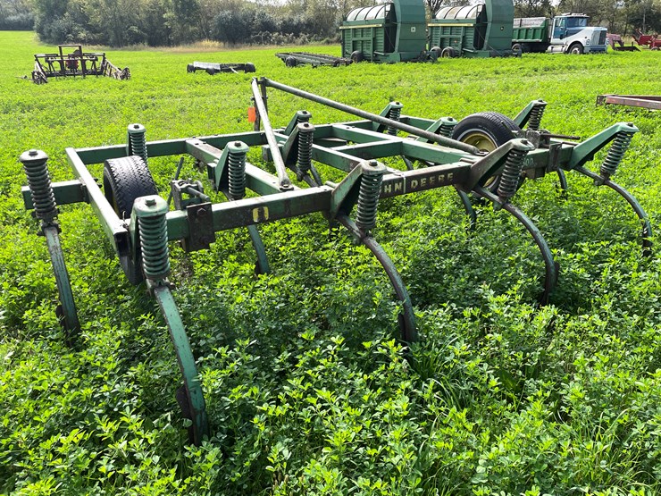 john-deere-11-image-9