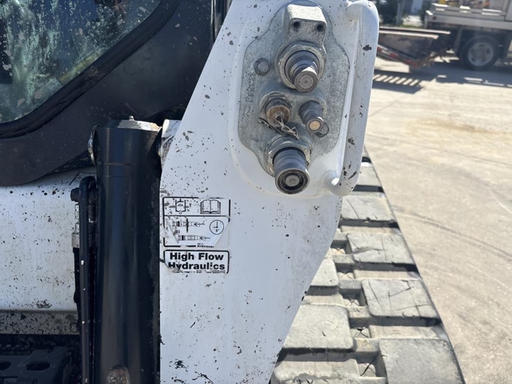 2022-bobcat-t870-image-26
