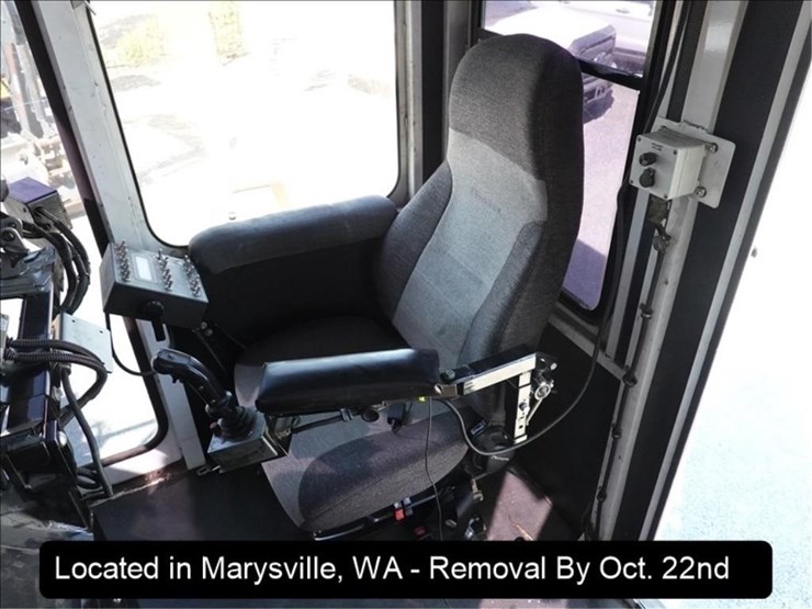 2009-peterbilt-pb320-image-17
