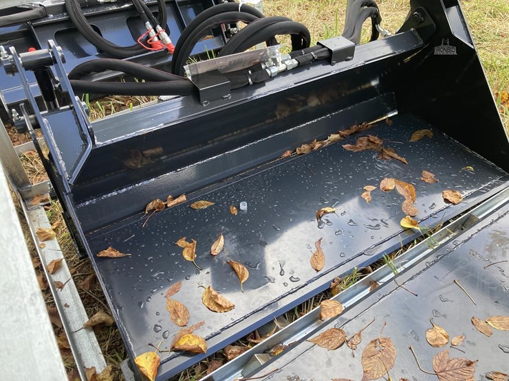 wolverine-mcb-11-48w-mini-skid-combination-bucket-image-1
