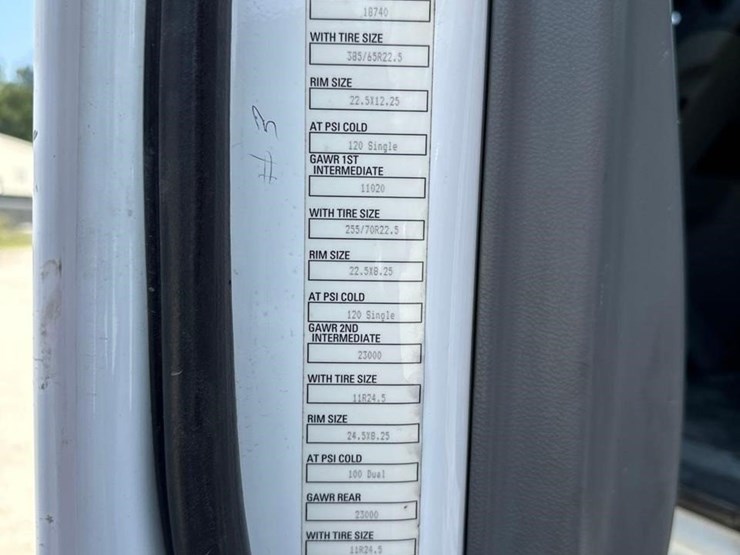 2016-kenworth-t880-image-19