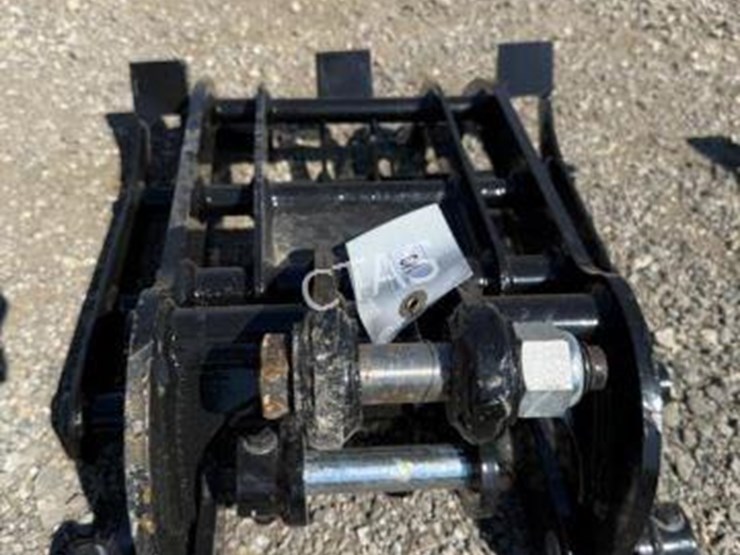 #149-•-mini-excavator-grapple-image-1