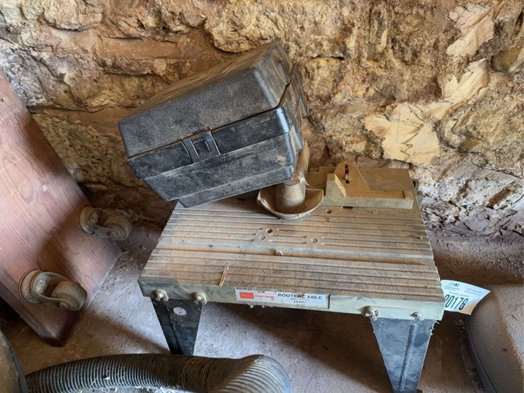 router-with-router-table-image-1