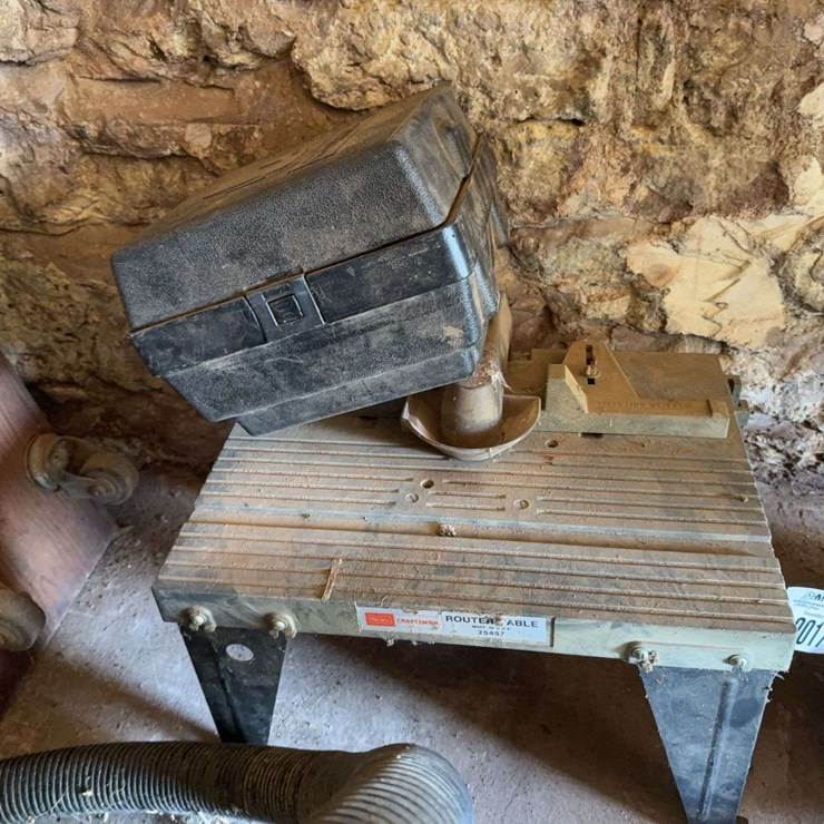 Router with Router table