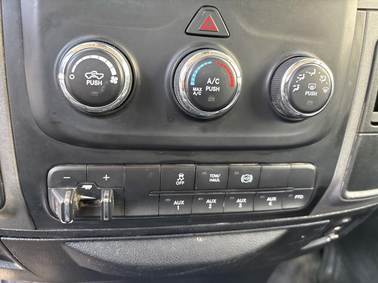 2016-dodge-ram-5500-image-40