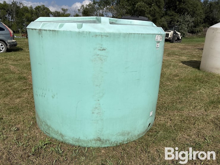 green-1500-gallon-liquid-tank-image-3
