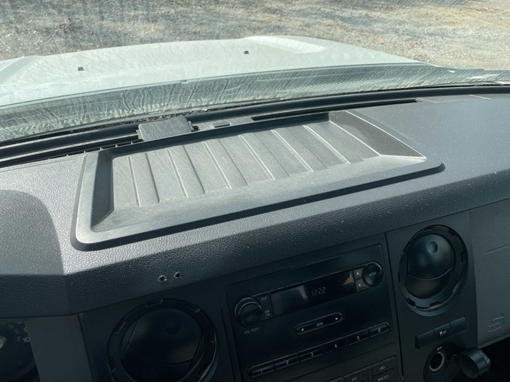 2011-ford-f250-xl-image-113