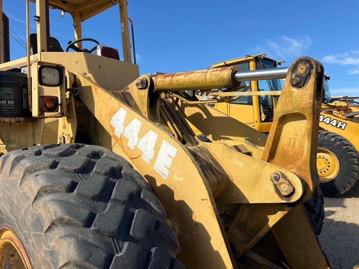 1993-deere-444e-image-22