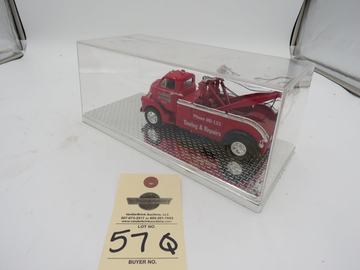 first-gear-collectible-1952-gmc-wrecker-in-case-image-3