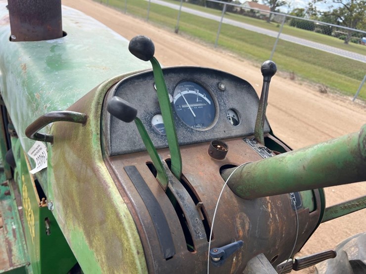 john-deere-3020-image-25