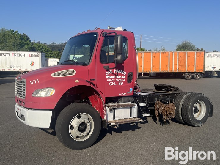 2006-freightliner-m2-truck-tractor-image-1
