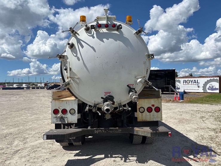 2016-freightliner-114sd-image-26