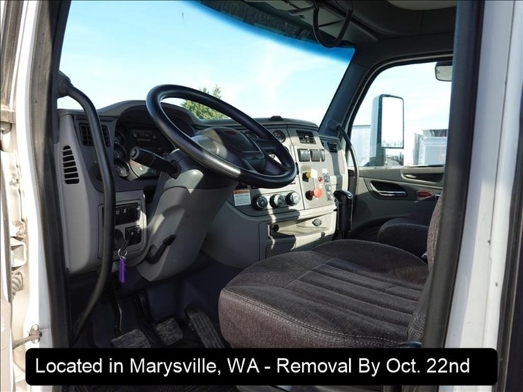 2015-peterbilt-567-image-17