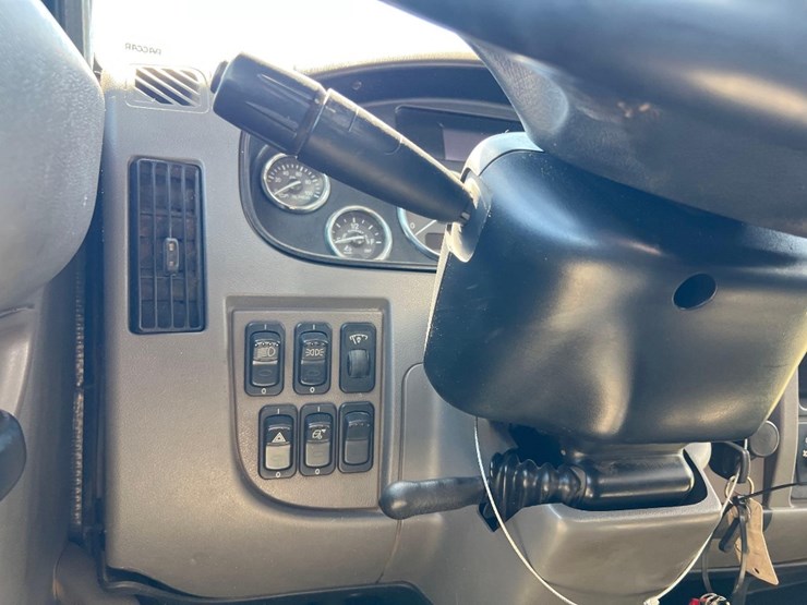 2012-peterbilt-pb348-fuel-&-lube-truck-image-47