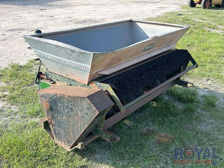 2010-turfco-mete-r-matic-iii-pull-behind-top-dresser-image-4