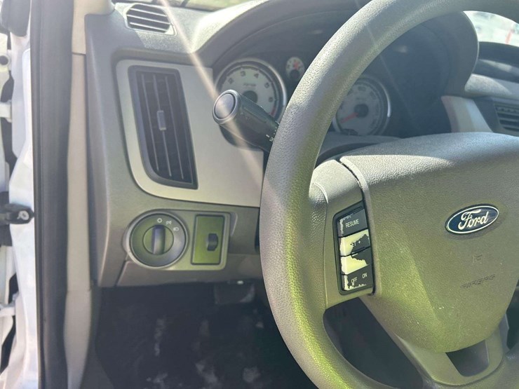 2008-ford-focus-sel-sedan-image-14