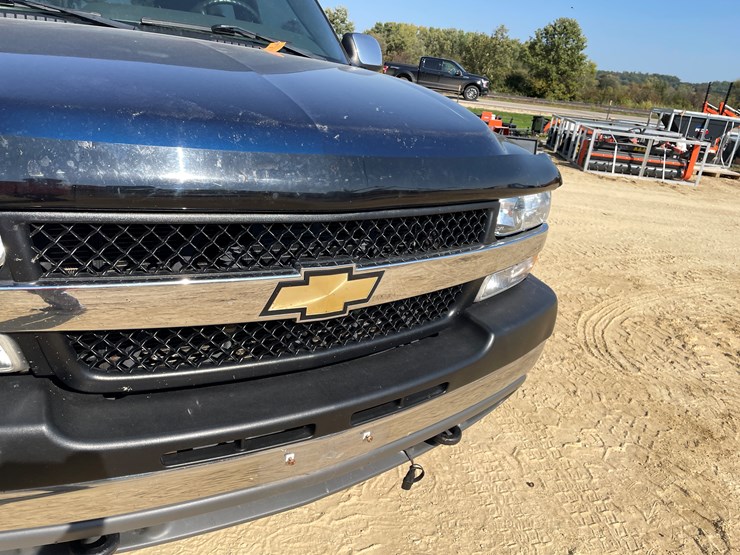 2002-chevrolet-silverado-2500hd-image-13