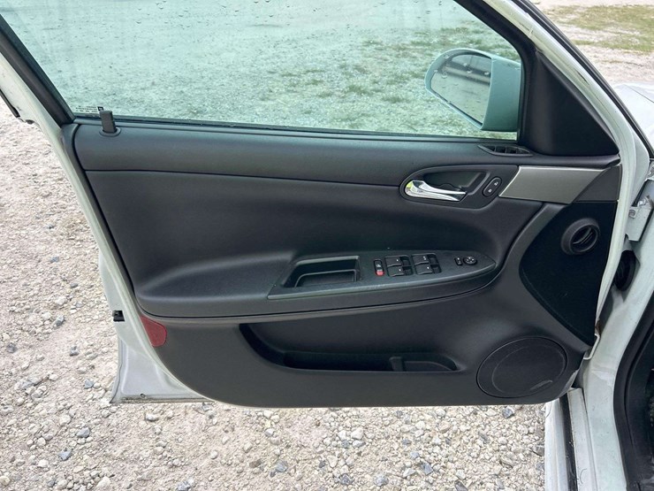 2012-chevrolet-impala-sedan-image-11