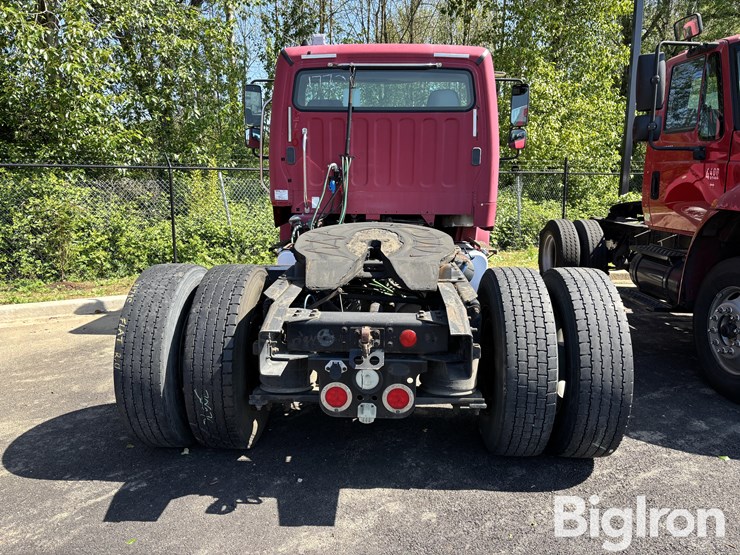 2006-freightliner-m2-truck-tractor-image-5