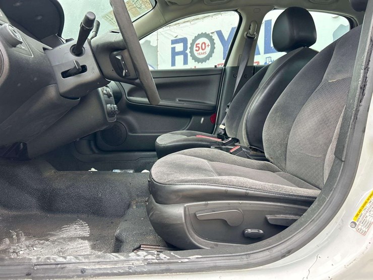 2012-chevrolet-impala-sedan-image-12