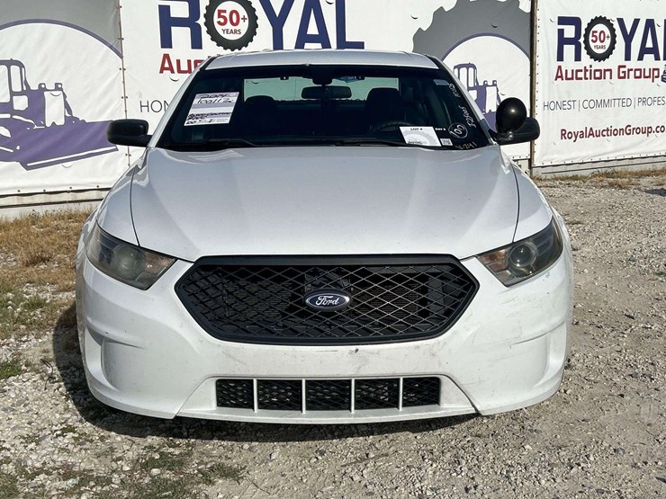 2014-ford-taurus-awd-sedan-image-23
