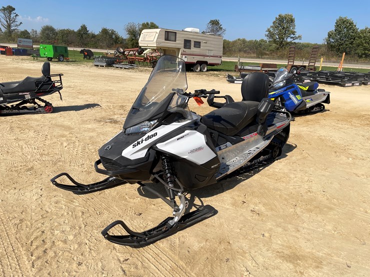 #1896-•-2020-ski-doo-grand-touring-600-snowmobile-(sells-with-bill-of-sale-only)-image-1