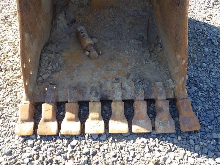 cat-excavator-bucket-42"/attachment-image-7