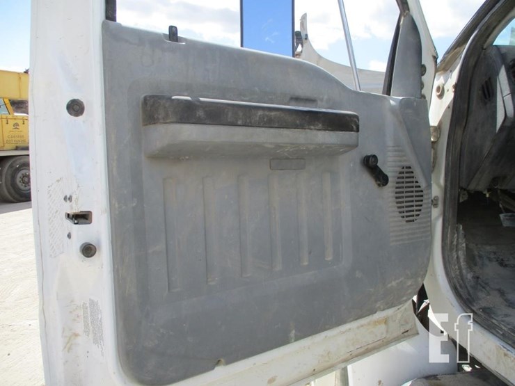 2011-ford-f750-xl-image-13