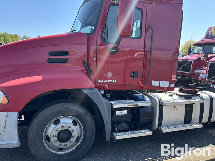 2015-mack-600-truck-tractor-image-6