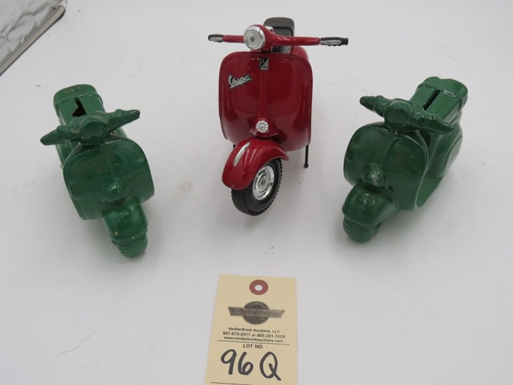 vespa-scooter-group-image-1