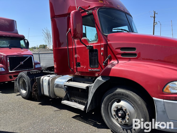 2015-mack-600-truck-tractor-image-10