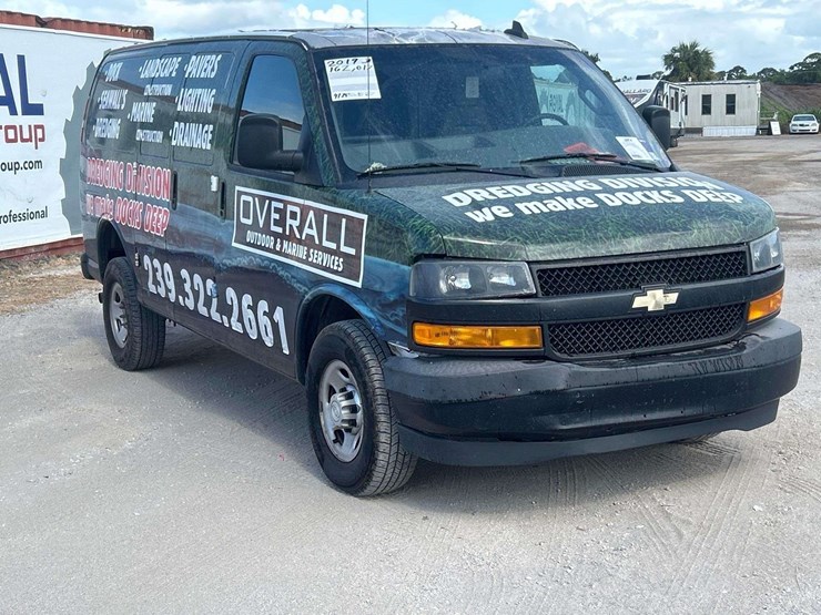 2019-chevrolet-express-2500-cargo-van-image-2