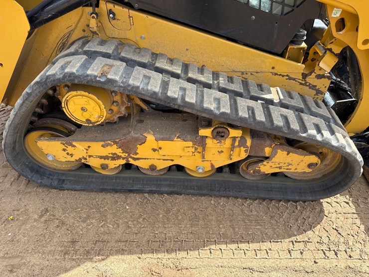 2020-caterpillar-259d3-image-11