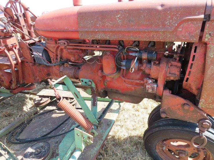 1952-farmall-c-tractor-with-belly-mower-image-4